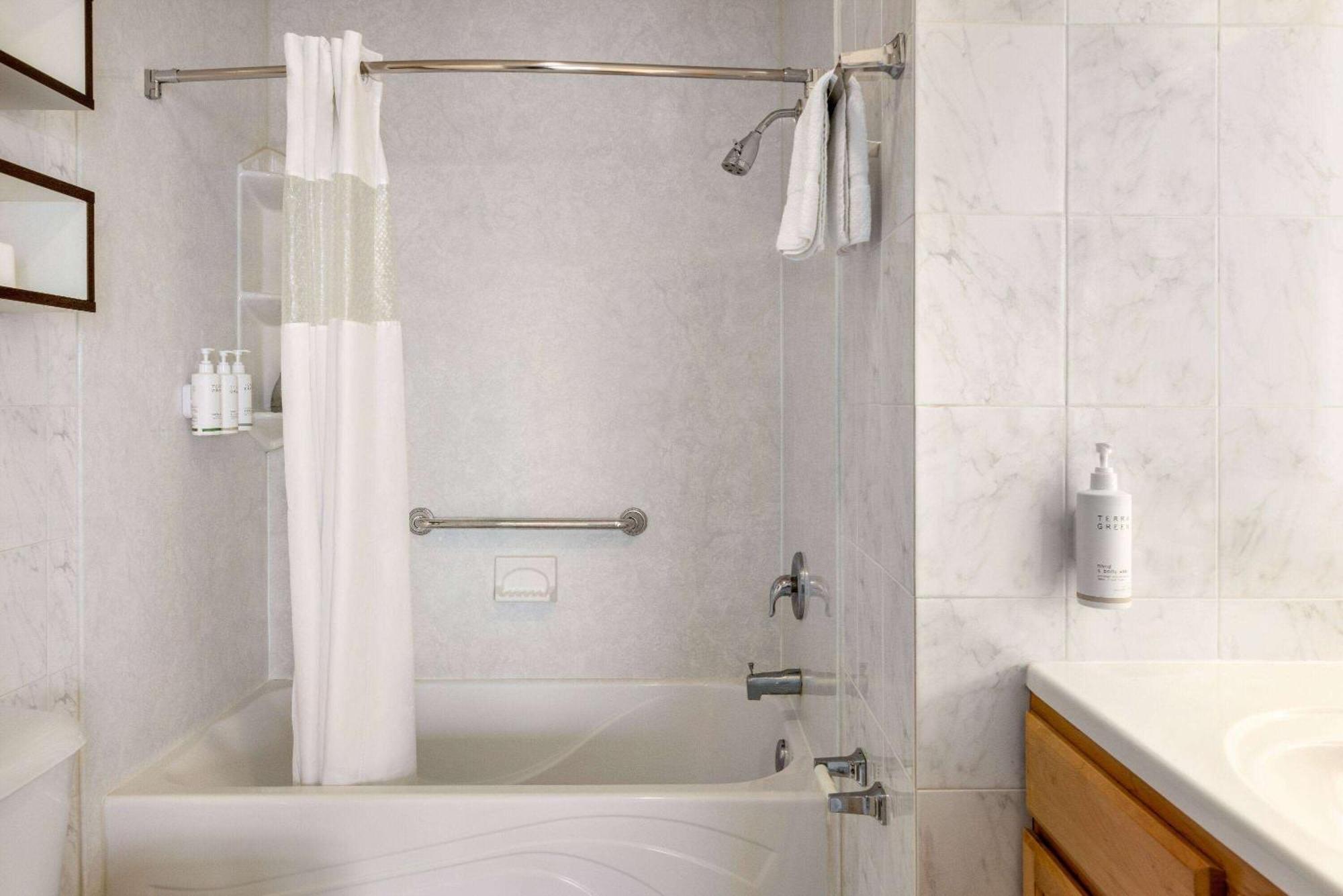 Howard Johnson By Wyndham Ocean City Oceanfront Exteriör bild