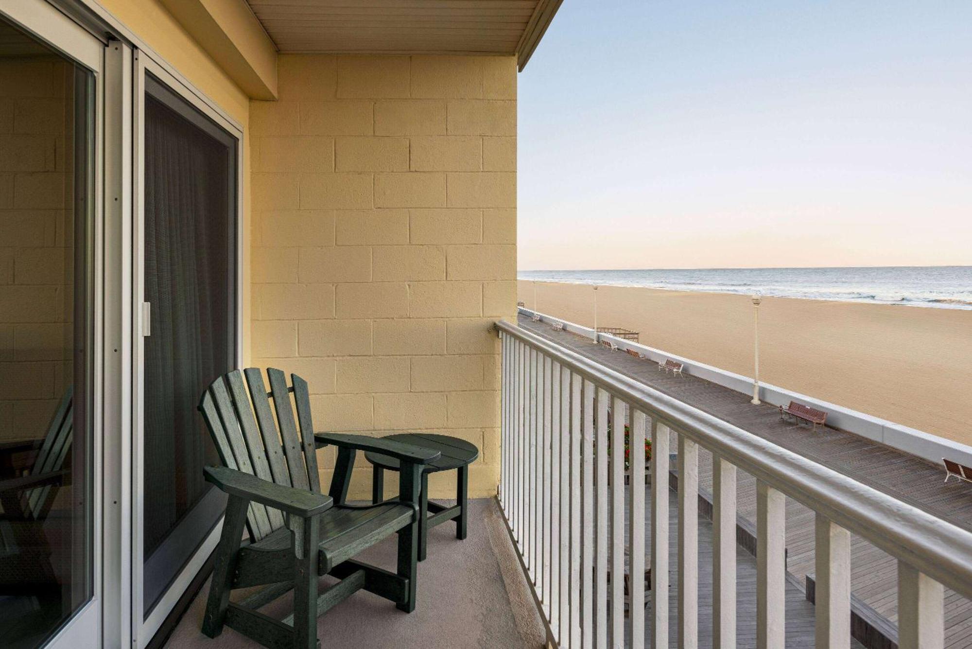 Howard Johnson By Wyndham Ocean City Oceanfront Exteriör bild