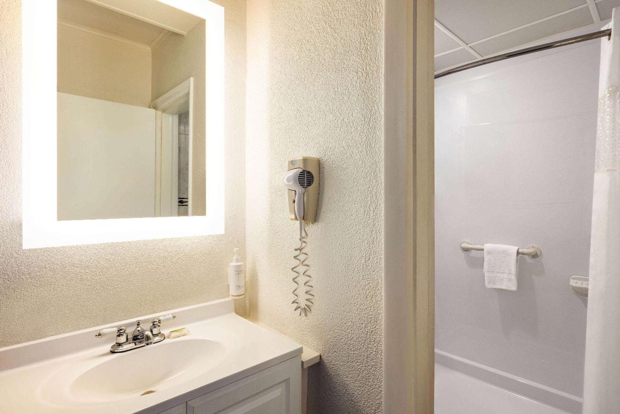 Howard Johnson By Wyndham Ocean City Oceanfront Exteriör bild